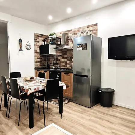 Antoinette Maison * צ'פאלו